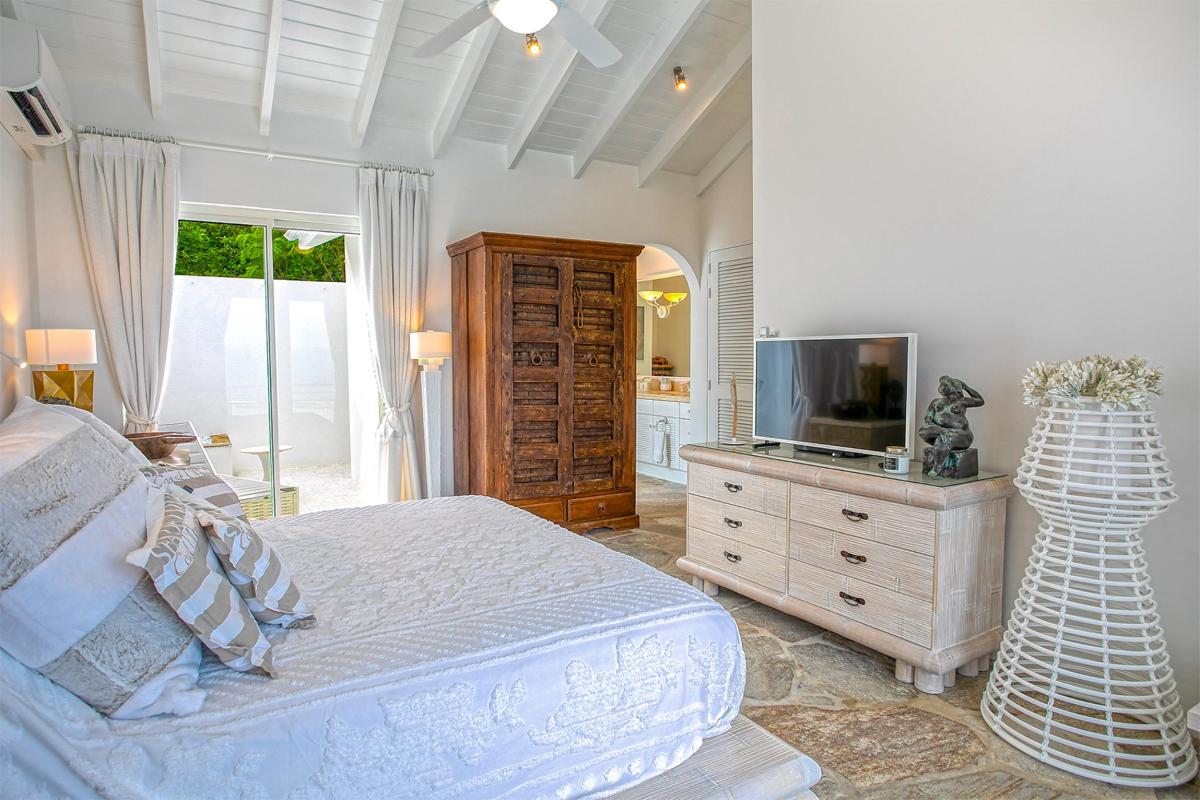 St Martin beachfront luxury villa rental - The bedroom 2